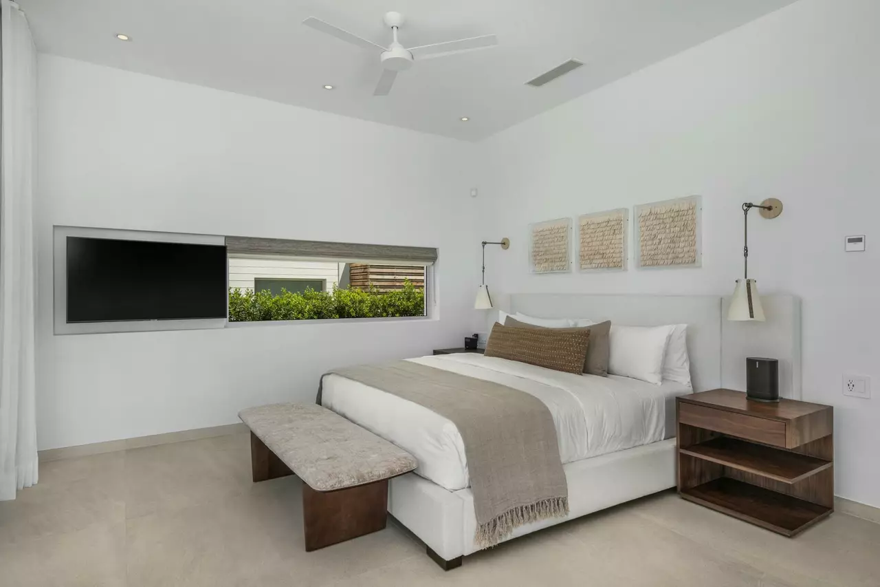 Beach Enclave Grace Bay Beachfront Villa in Turks and Caicos, photo 24 of 25