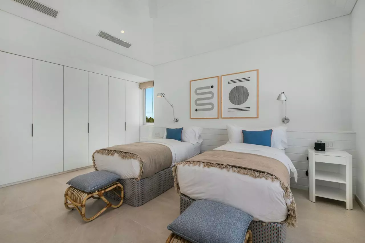 Beach Enclave Grace Bay Beachfront Villa in Turks and Caicos, photo 23 of 25