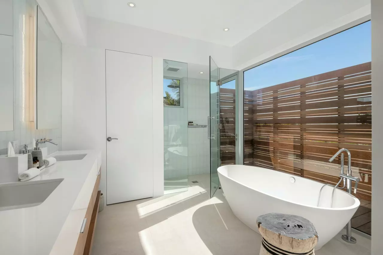 Beach Enclave Grace Bay Beachfront Villa in Turks and Caicos, photo 20 of 25