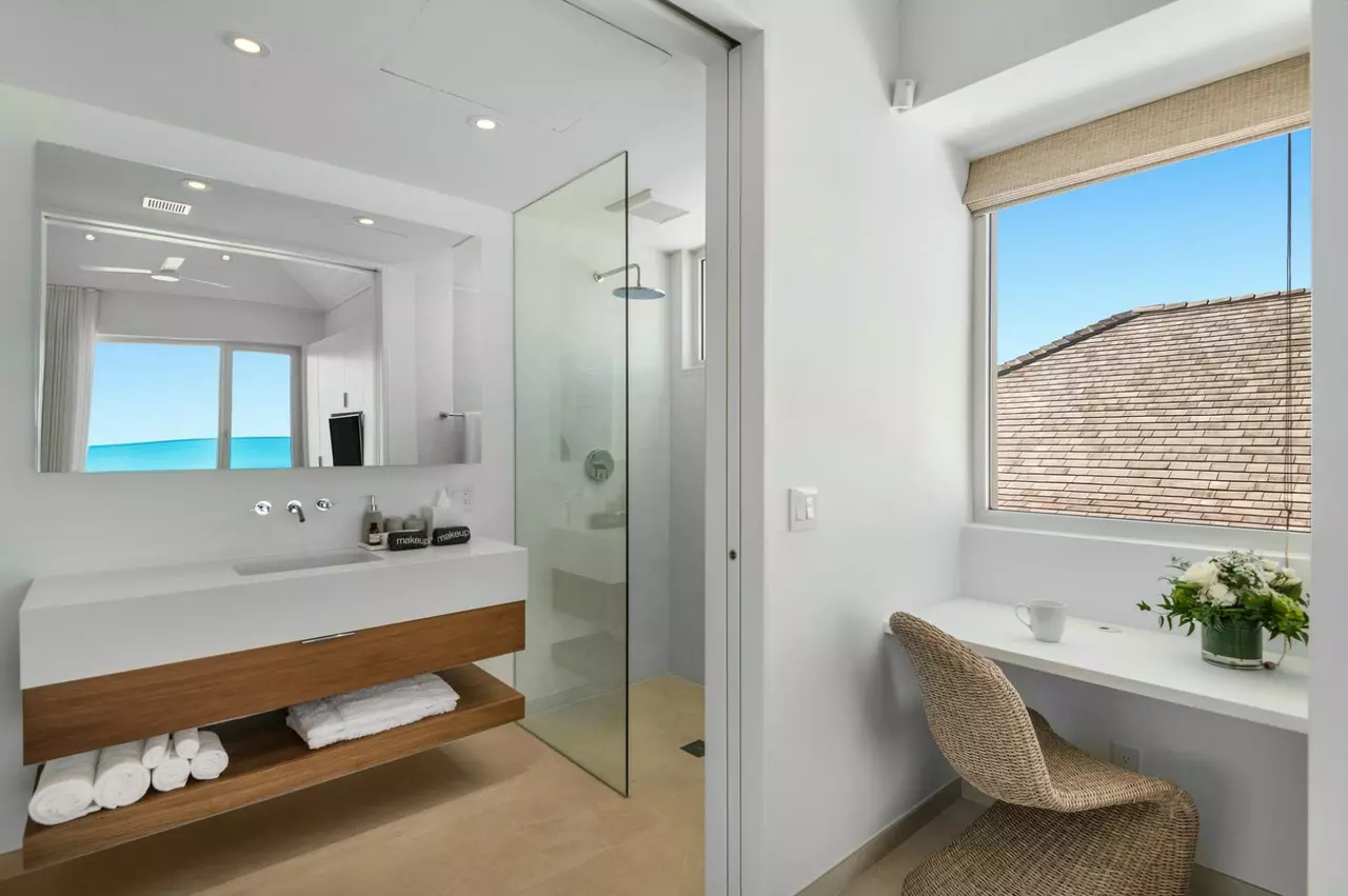 Beach Enclave Grace Bay Beachfront Villa in Turks and Caicos, photo 18 of 25