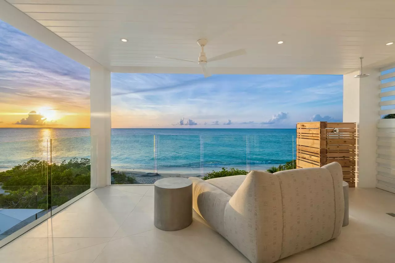 Beach Enclave Grace Bay Beachfront Villa in Turks and Caicos, photo 17 of 25