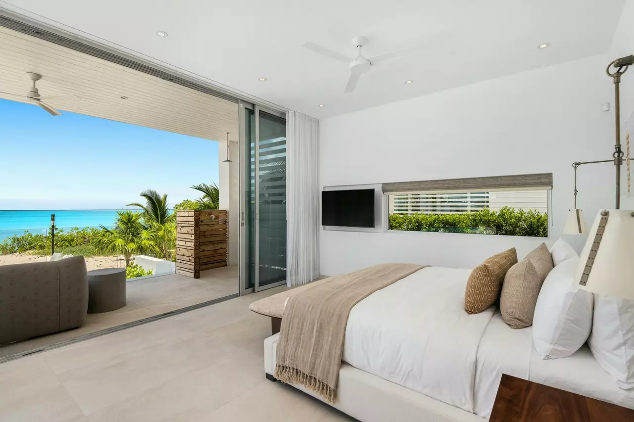 Beach Enclave Grace Bay Beachfront Villa in Turks and Caicos, photo 9 of 25