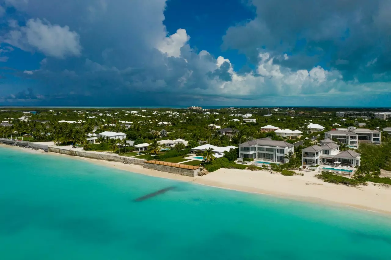 Beach Enclave Grace Bay Beachfront Villa in Turks and Caicos, photo 10 of 25
