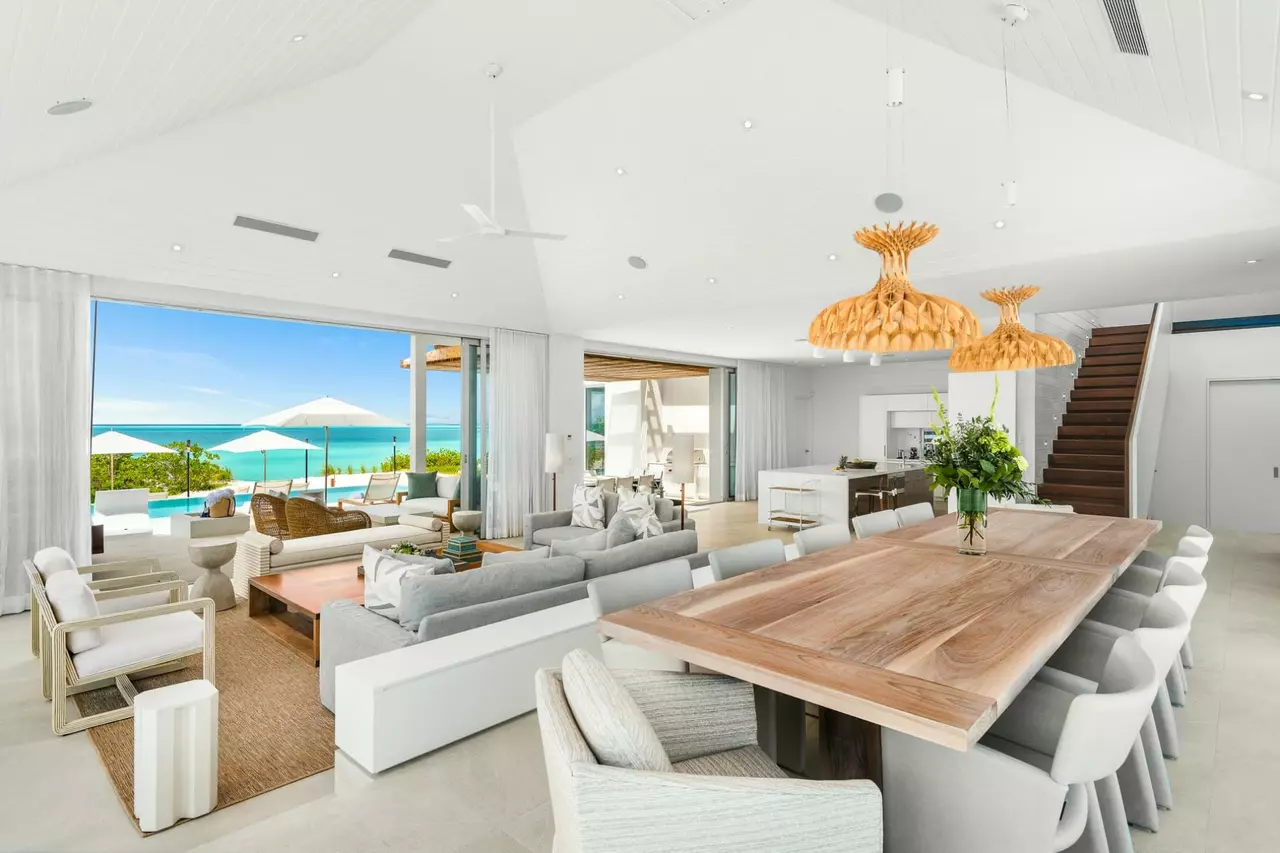 Beach Enclave Grace Bay Beachfront Villa in Turks and Caicos, photo 11 of 25
