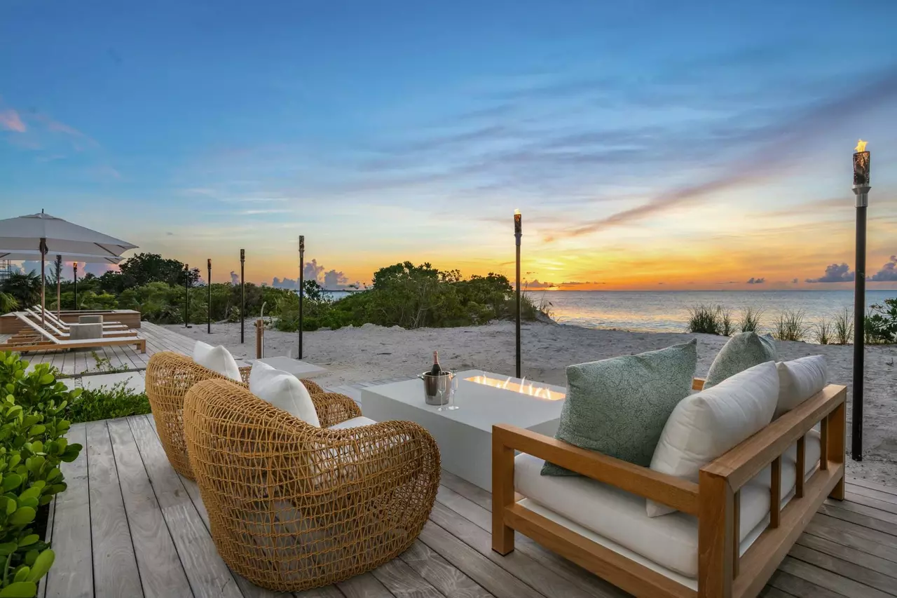 Beach Enclave Grace Bay Beachfront Villa in Turks and Caicos, photo 16 of 25