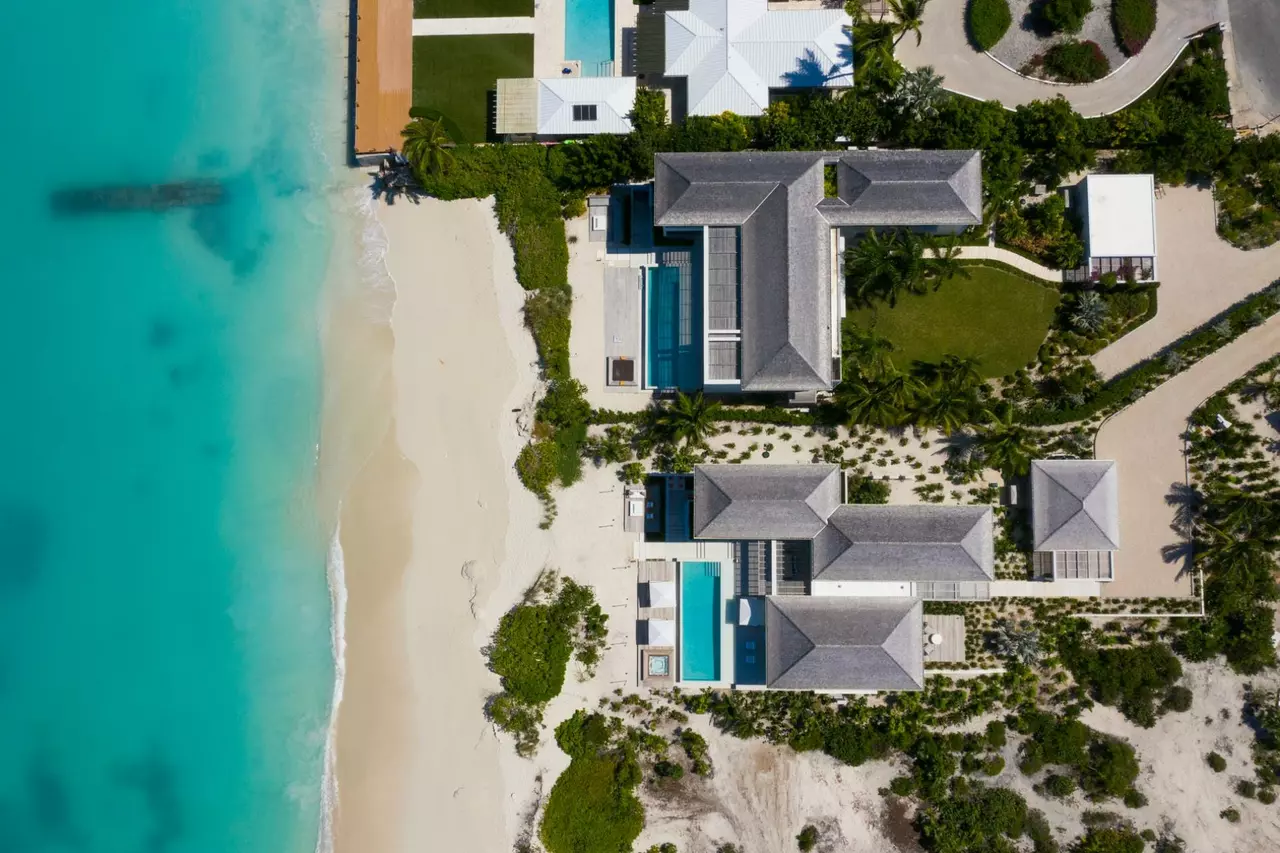 Beach Enclave Grace Bay Beachfront Villa in Turks and Caicos, photo 4 of 25