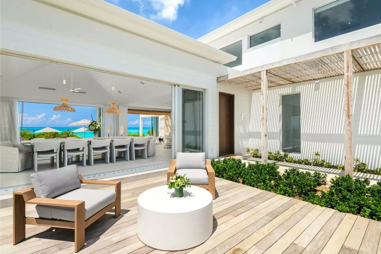 Beach Enclave Grace Bay Beachfront Villa in Turks and Caicos, photo 2 of 25