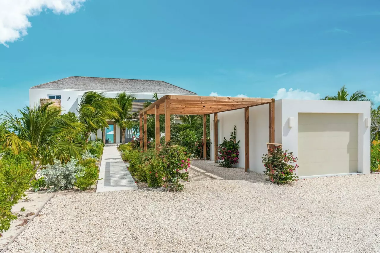Beach Enclave Long Bay Beachfront Villa in Turks and Caicos, photo 4 of 25