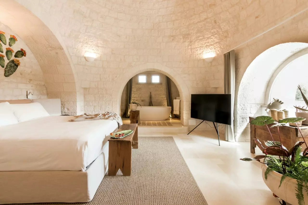 Trullo delle Dame in Apulia (Puglia), photo 40 of 40