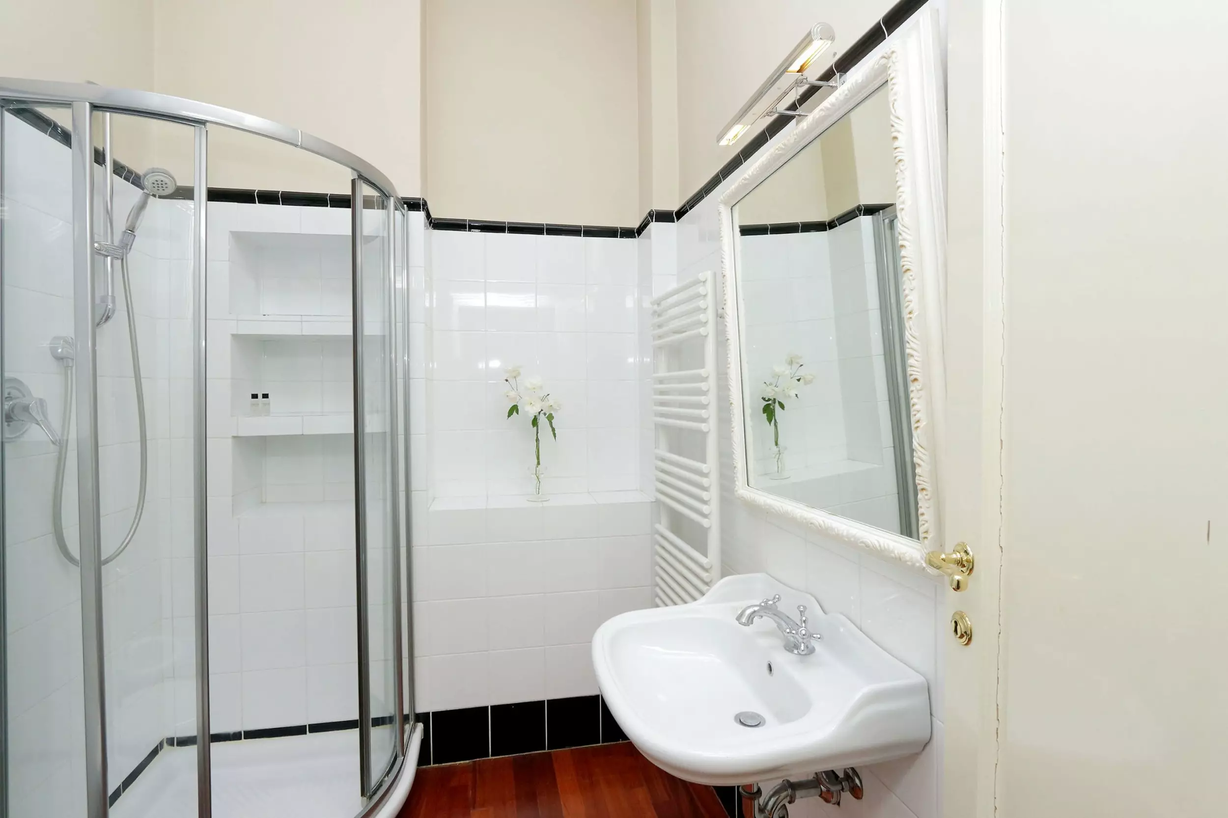 Deluxe Two Bedroom - Via Dè Cerretani 4 - Florence · Tuscany