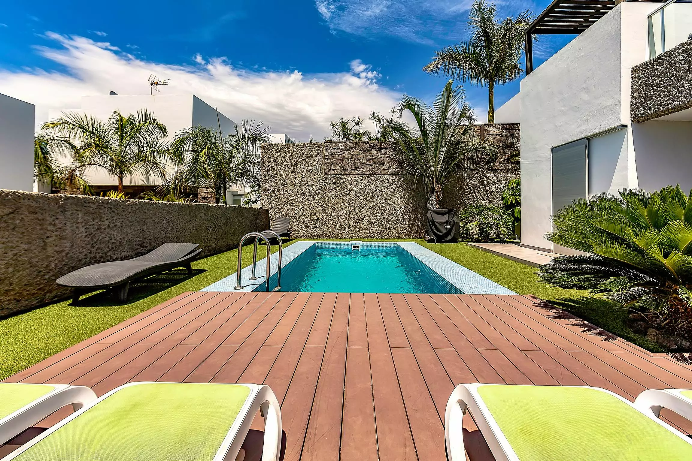 Luxury 5 Bedroom Villa in Del Duque With Heated Pool · Canary Islands
