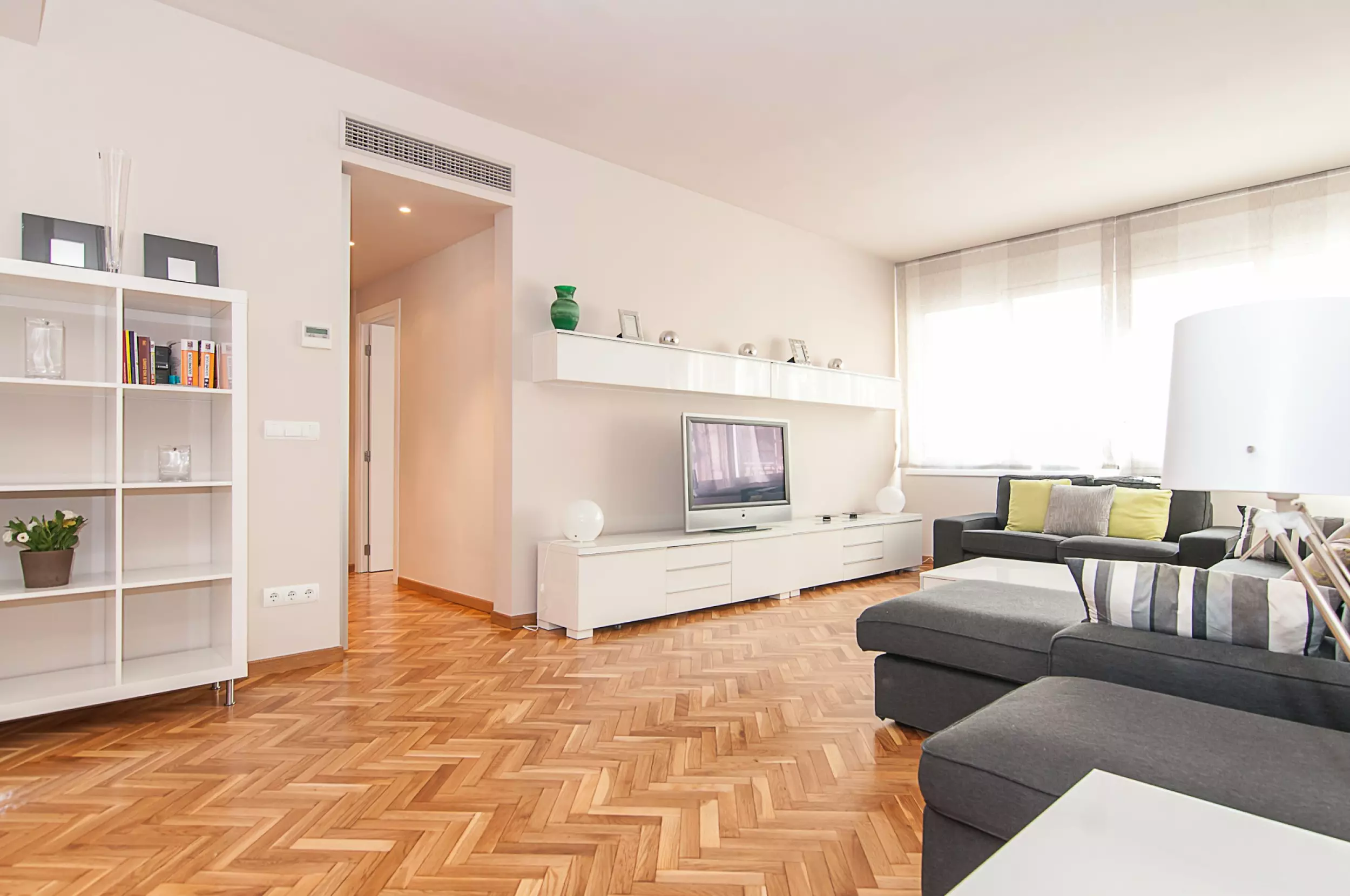 Spacious, bright and quiet 100 sqm apartments Barcelona for up to 6 people · Barcelona & Catalonia