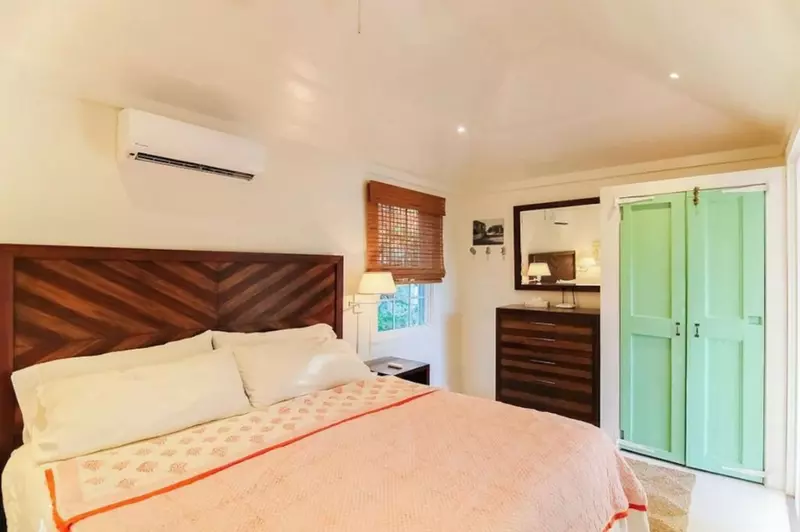 Strawberry House in Bahamas, photo 3 of 43