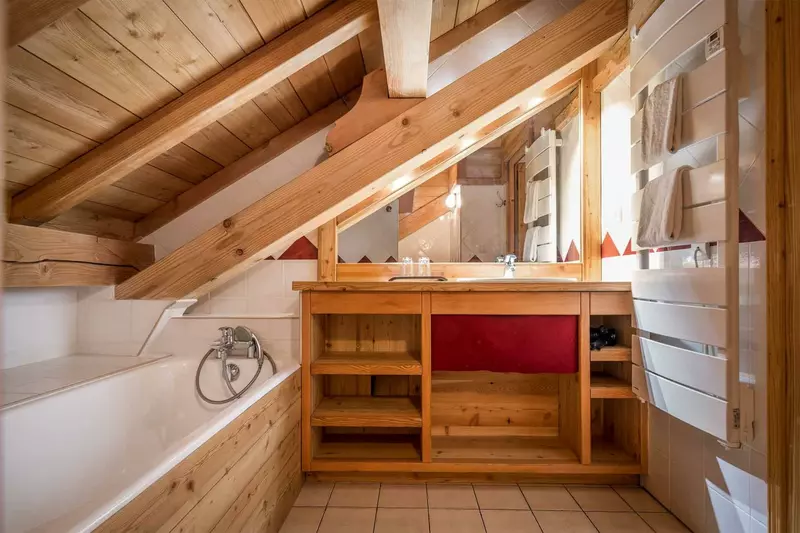 Chalet La Chapelle in French Alps, photo 3 of 23