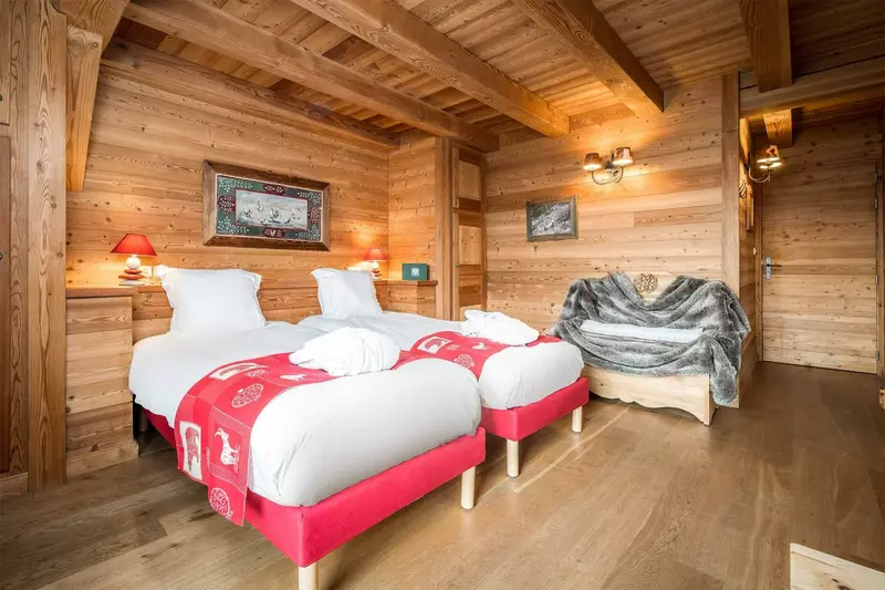 Chalet La Chapelle in French Alps, photo 2 of 23