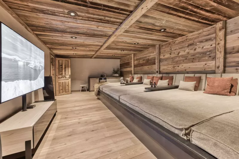 Chalet White Fox in French Alps, photo 2 of 21
