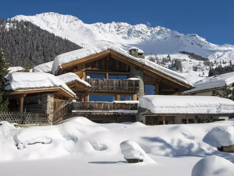 Chalet Makini in Swiss Alps