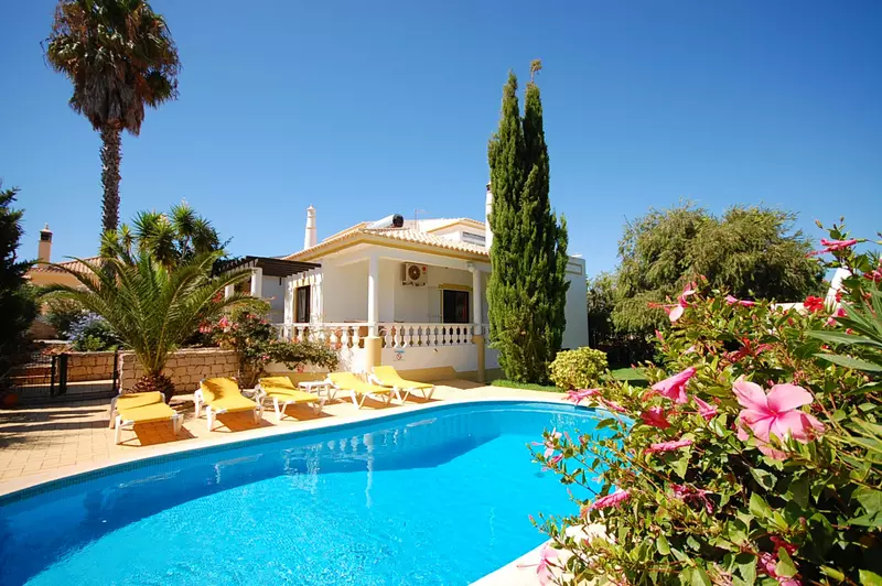 attractive villa 3 bed villa in Algarve, photo 2 of 24