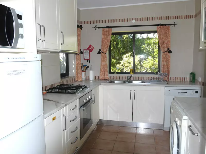 3 Bedroom 2 Bathroom Villa with Pool in Dunas Douradas in Algarve, photo 2 of 20