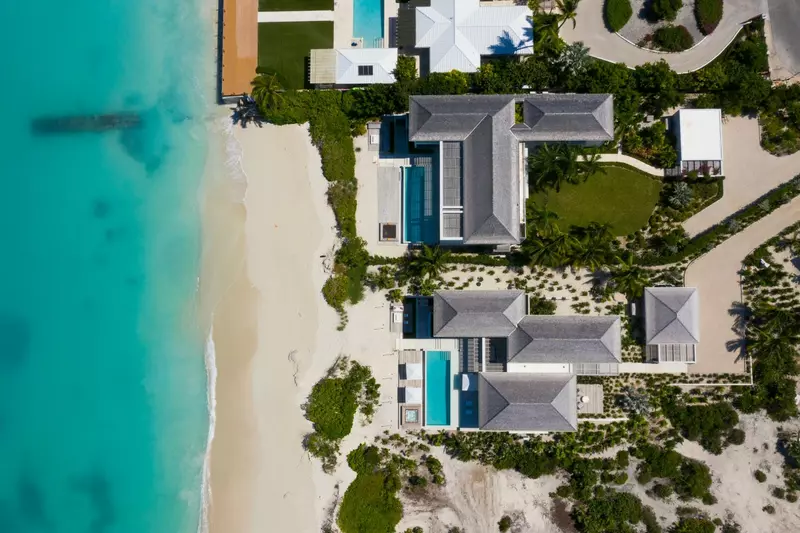 Beach Enclave Grace Bay Beachfront Villa in Turks and Caicos, photo 4 of 25